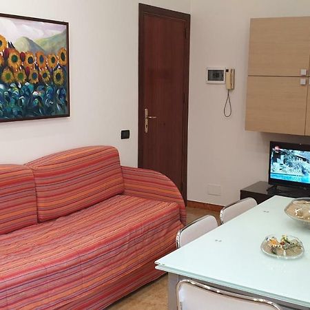Casa Vacanze L'Isola Del Relax อิโซลา เดลเล เฟมมิเน ภายนอก รูปภาพ