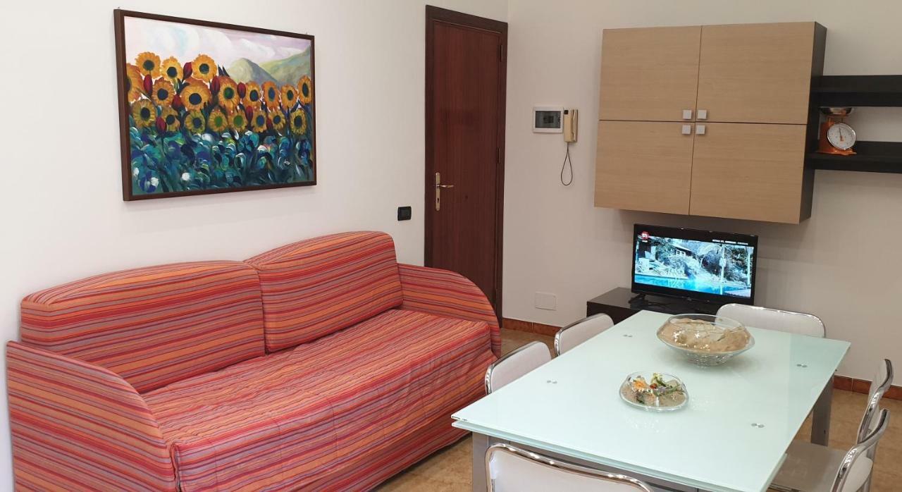 Casa Vacanze L'Isola Del Relax อิโซลา เดลเล เฟมมิเน ภายนอก รูปภาพ